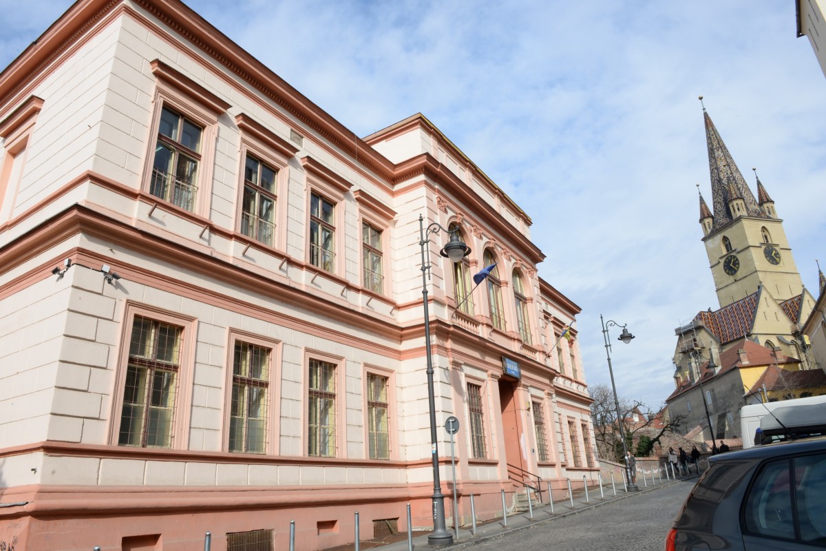 Liceul de Artă din Sibiu, implicat în campania „Salvează o școală”. Vor strânge bani prin concerte, expoziții și un bazar de Crăciun