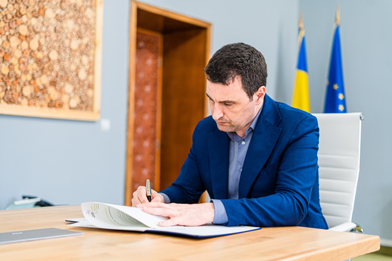 Municipiile vor putea depune proiecte pentru amenajarea de eco-insule, a anunţat ministrul Mediului