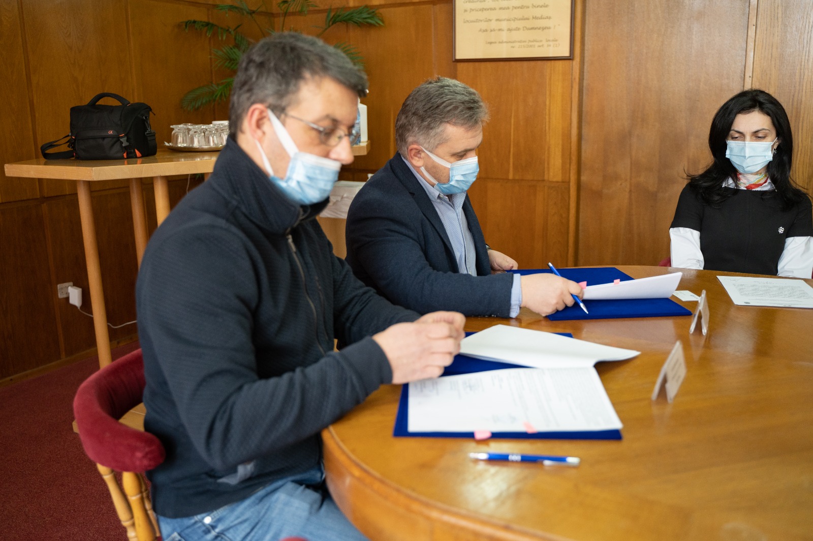 Primăria Mediaș a semnat contractul de achiziție pentru furnizarea de dispozitive medicale unităților de învățământ