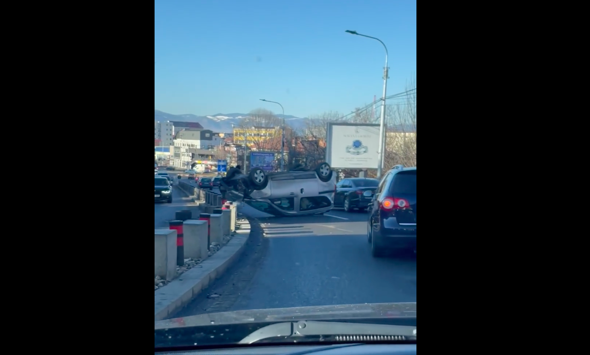 VIDEO A treia mașină răsturnată pe coborârea de pe Șoseaua Alba Iulia, într-o lună