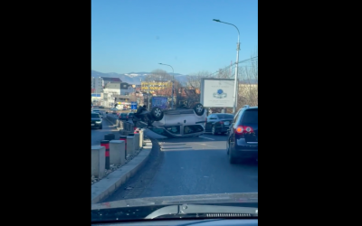 VIDEO A treia mașină răsturnată pe coborârea de pe Șoseaua Alba Iulia, într-o lună