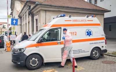 Scade ușor numărul persoanelor bolnave de COVID și internate în spital