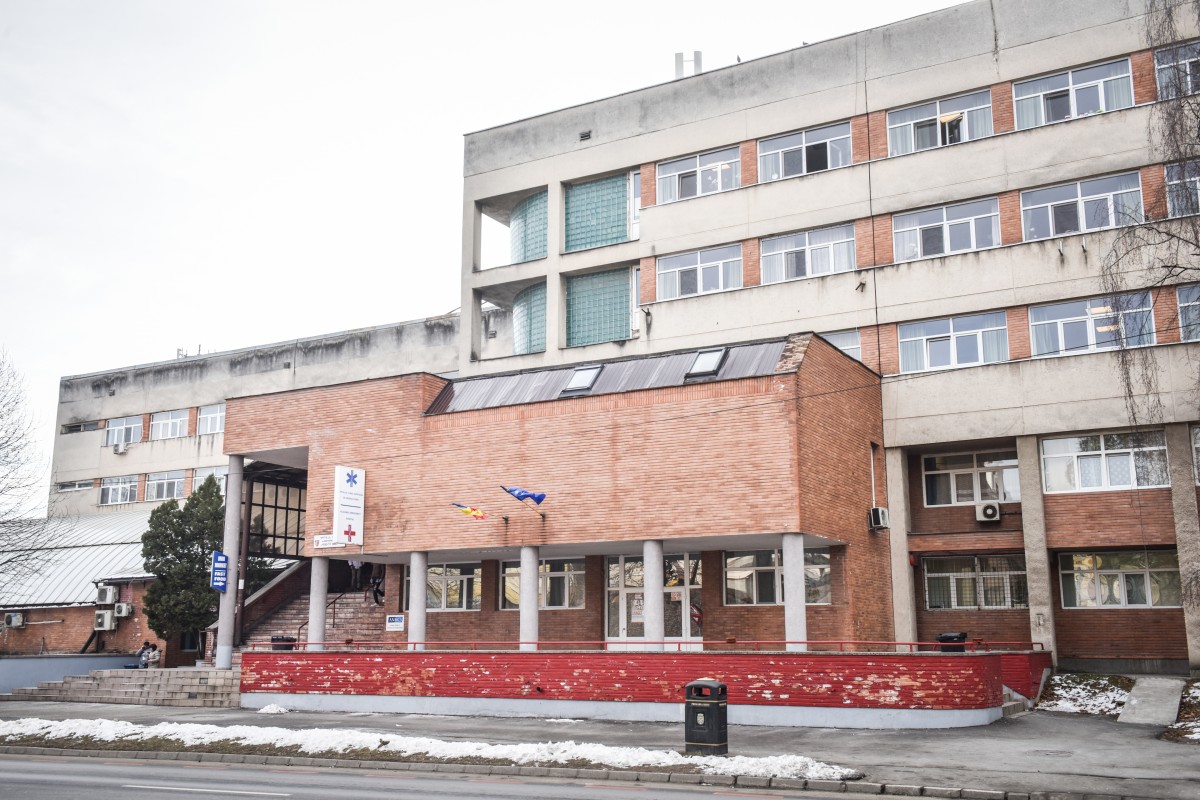 Experiența unui sibian la Spitalul Județean: medicul Boicean apare tot anul în concediu. Reacția spitalului: o eroare de sistem