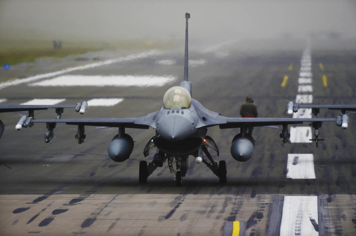 Aproximativ 150 de militari și opt aeronave F-16 americane au sosit în România pentru antrenamente în comun