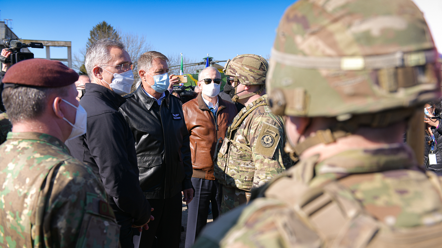 FOTO Iohannis la Baza Kogălniceanu: Niciun român nu trebuie să se teamă