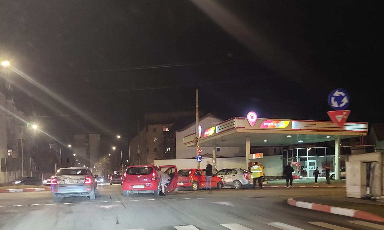 Accident cu trei mașini implicate, pe Calea Cisnădiei. O șoferiță nu a acordat prioritate