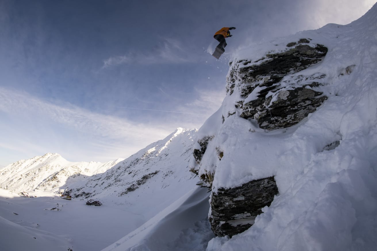 VIDEO Snowboarding extrem în împrejurimile Sibiului – „avem de la întâlniri cu urșii, la avalanșe”
