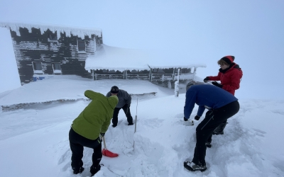 VIDEO/ Reportaj la Stația Meteo de la Bâlea Lac. De vorbă cu gardienii vremii