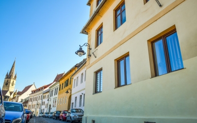 43,8 la mie este incidența în Sibiu, cu 7.426 de cazuri active. Rata de infectare continuă să scadă