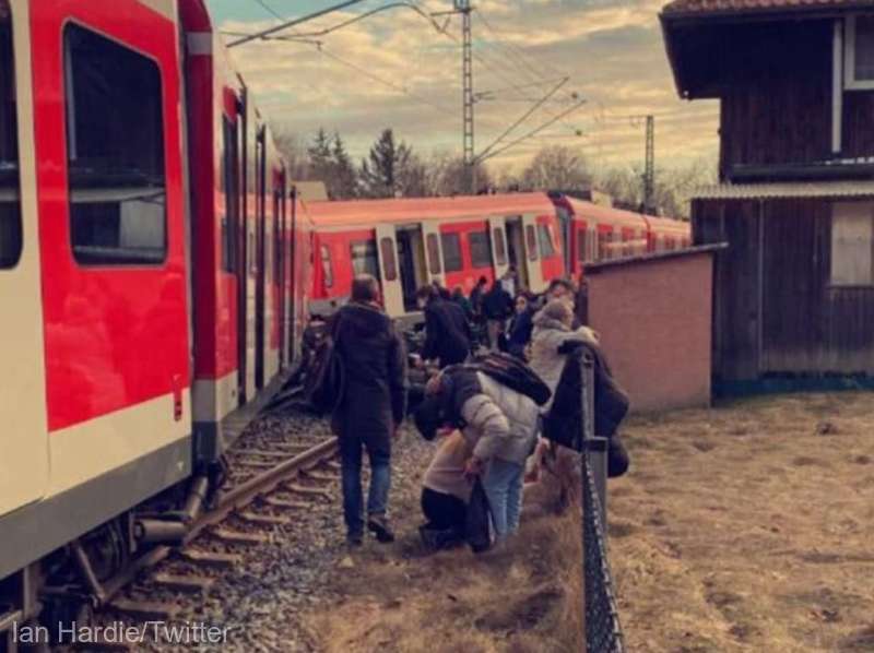 Coliziune între două trenuri în apropiere de Munchen: Un mort şi 40 de răniți