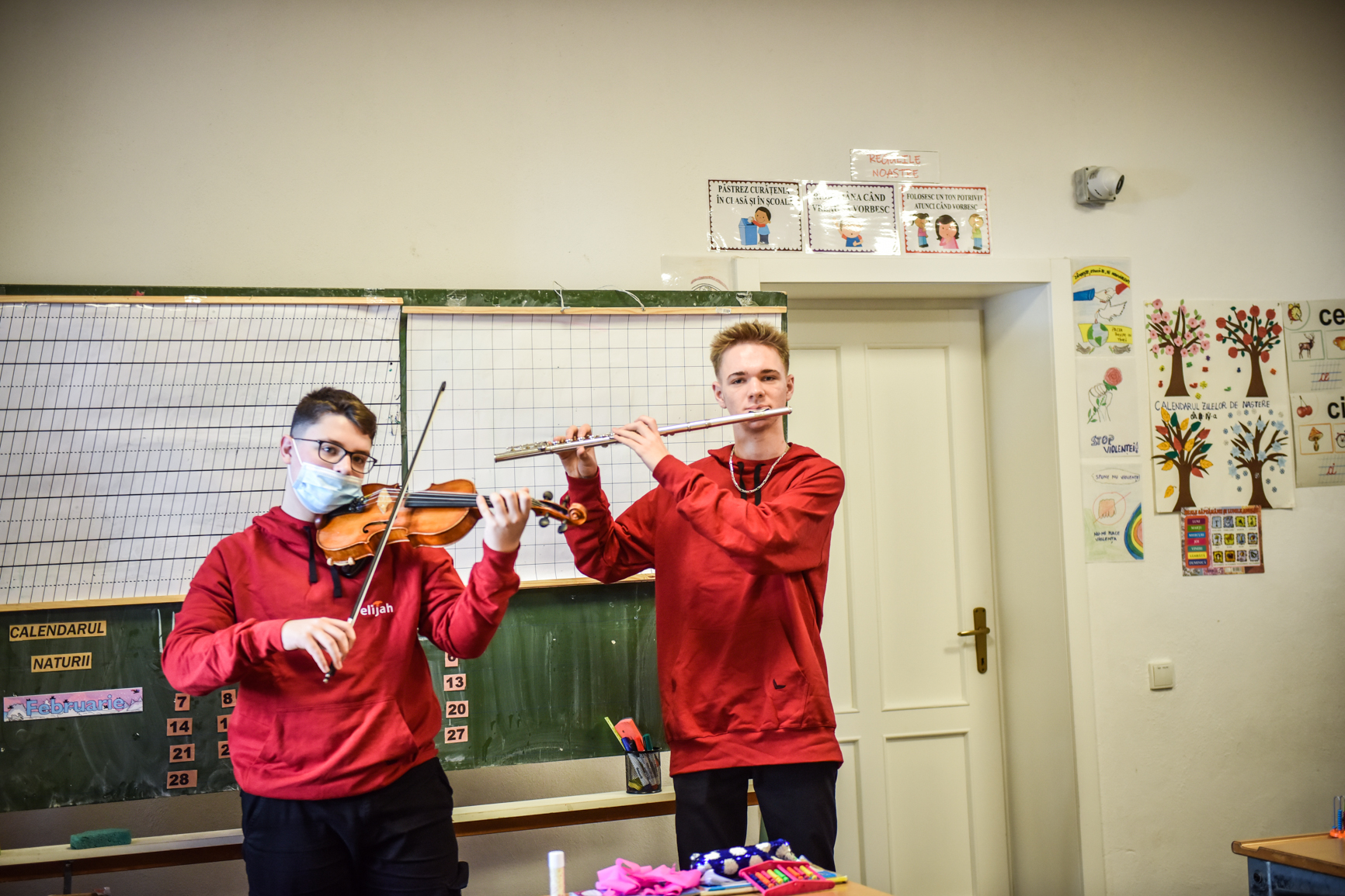 VIDEO/ Doi elevi ai Școlii de Muzică Elijah Sibiu sunt singurii selectați din România pentru un concert la Filarmonica din Paris