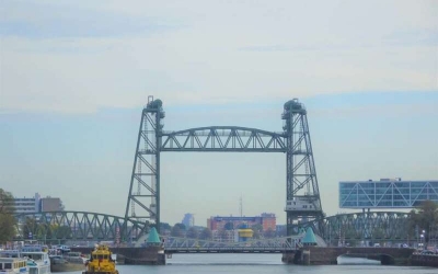 Un pod istoric din Rotterdam va fi demontat pentru a permite trecerea unui iaht al lui Jeff Bezos