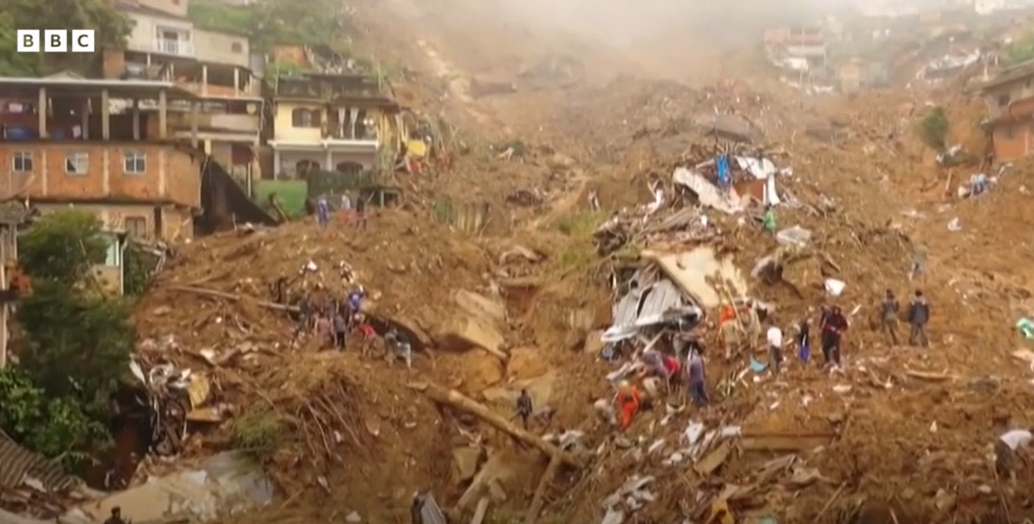 VIDEO 176 de oameni au murit, alte 110 sunt dispărute  în urma alunecărilor de teren şi a inundaţiilor, într-un oraș din Brazilia