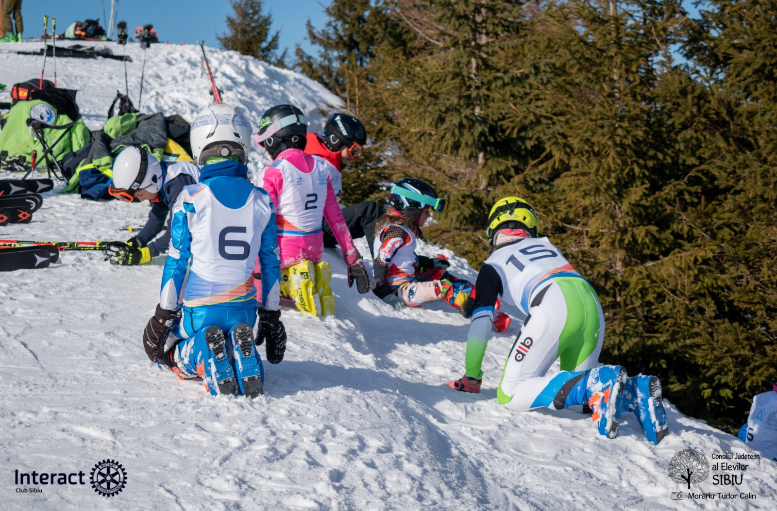 Interact Wintercup, concursul de schi care va renova terenul de sport de la SOS Satul Copiilor Cisnădie