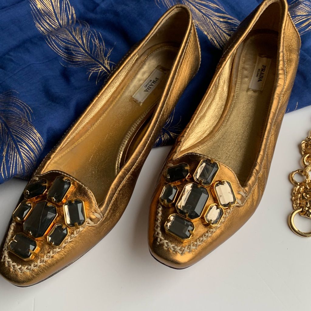 Compania de modă Prada face o nouă tranzacție pe piața sibiană și cumpără o fabrică de încălțăminte