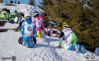 Interact Wintercup, concursul de schi care va renova terenul de sport de la SOS Satul Copiilor Cisnădie