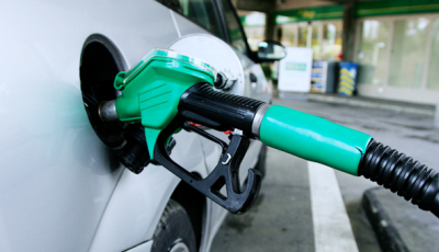 Acciza la carburanţi ar putea să fie redusă cu 50%. Se prelungește schema de plafonare şi compensare a preţurilor la energie