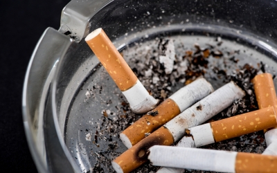 Magazinele care vând țigări minorilor vor fi închise la a doua abatere