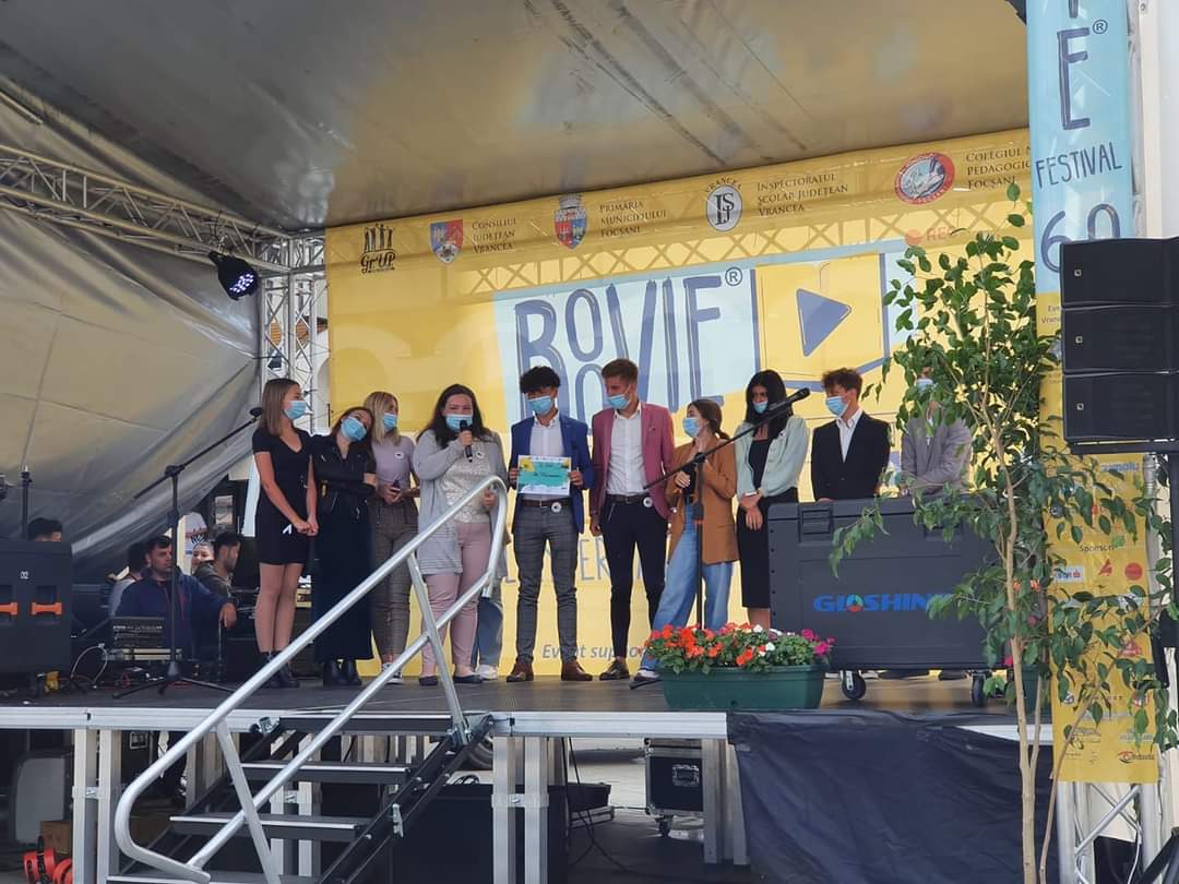 Elevii sibieni, invitați să se înscrie la un concurs de book-trailere