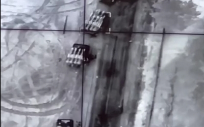 VIDEO O nouă filmare cu un convoi rusesc distrus de o dronă Bayraktar. Militarii aplaudă reușita