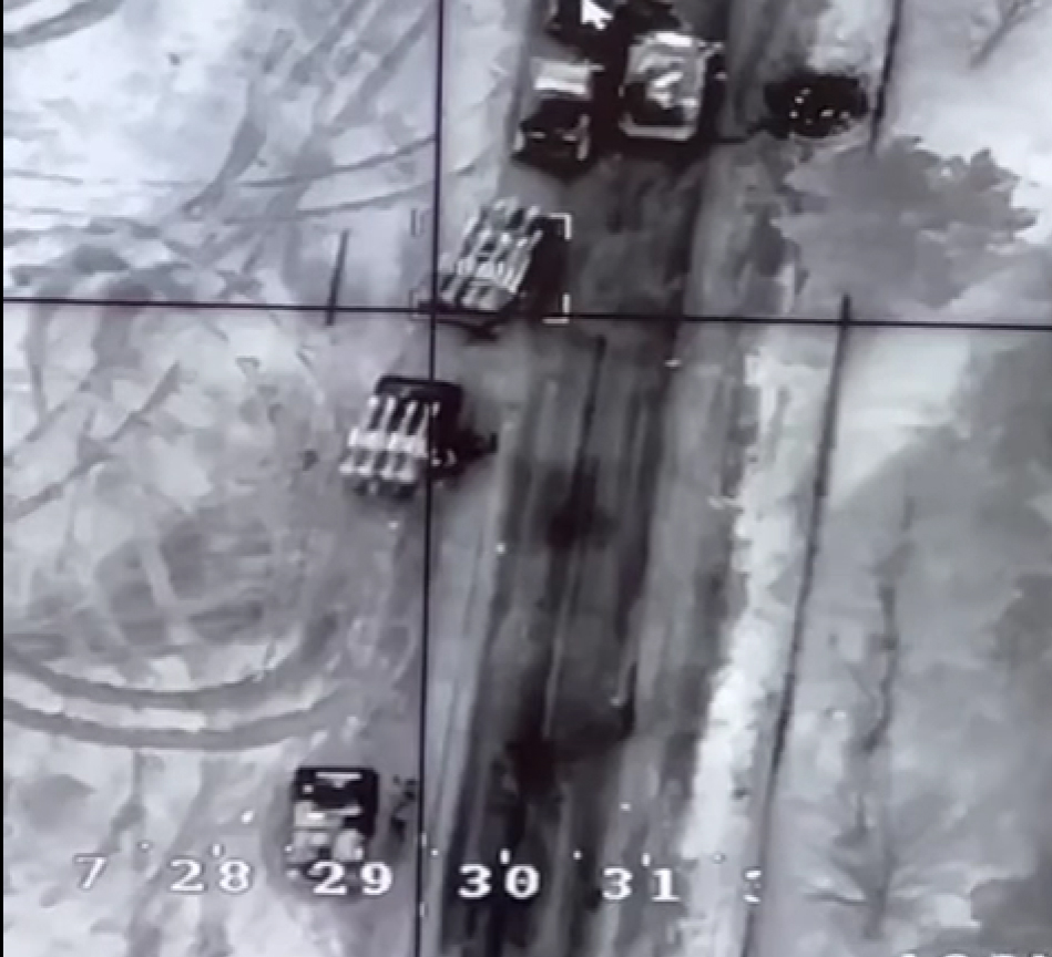 VIDEO O nouă filmare cu un convoi rusesc distrus de o dronă Bayraktar. Militarii aplaudă reușita