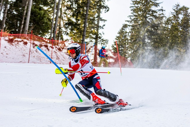 Sibianul Filip Macarie, vicecampion național la schi, U18. Este legitimat la Corona Brașov