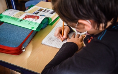 Scădere a numărului de infectări în școli și grădinițe