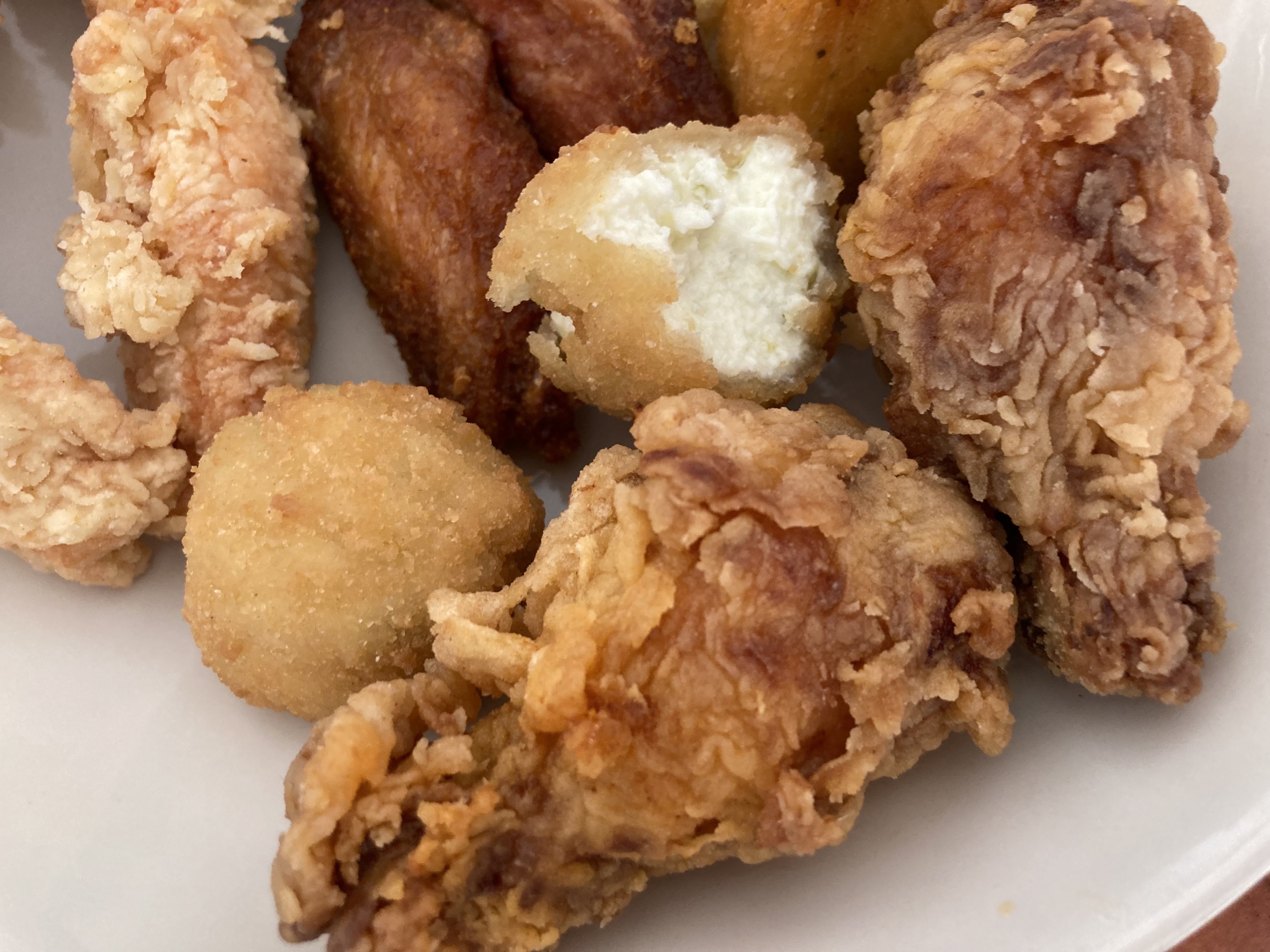 Am mâncat de la Hot Chicken & Burger - fierbinte, dar nu picant