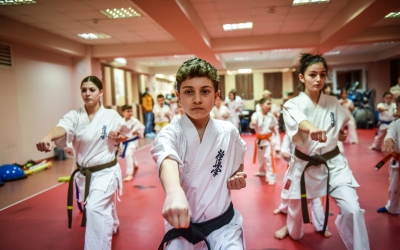 La doar 12 ani sibianul Radu Tofalvi deține trei titluri de Campion Europen la karate Kyokushin: „Nu este după cum vrei ci după cum poți, și eu pot”