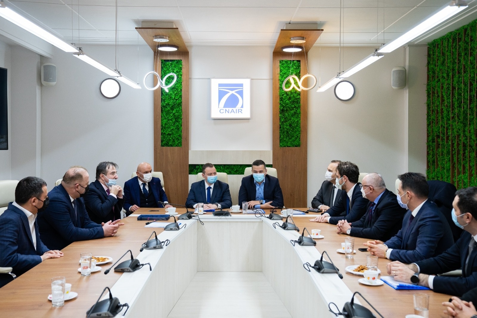 S-a semnat contractul pentru Boiţa-Cornetu. Grindeanu: Prima secţiune din tronsonul autostrăzii care va traversa Carpaţii intră în linie dreaptă