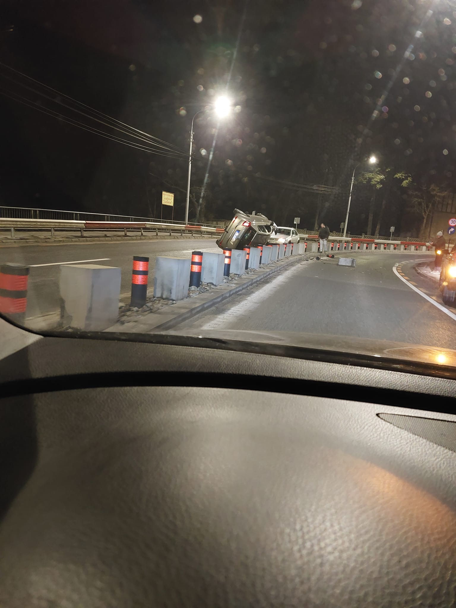 VIDEO-Accidentul cu mașina răsturnată pe Șoseaua Alba Iulia a fost filmat