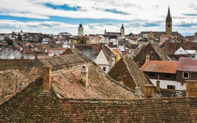 Peste 7.000 de cazuri active în Sibiu, iar incidența crește la 42,15. Șelimbărul are 41,5 la mie