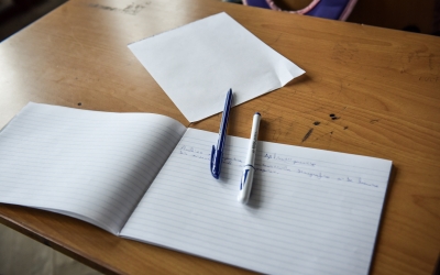 Numărul cazurilor de infectare cu SARS CoV-2 din școlile sibiene rămâne scăzut. 140 de elevi și profesori s-au întors la cursuri