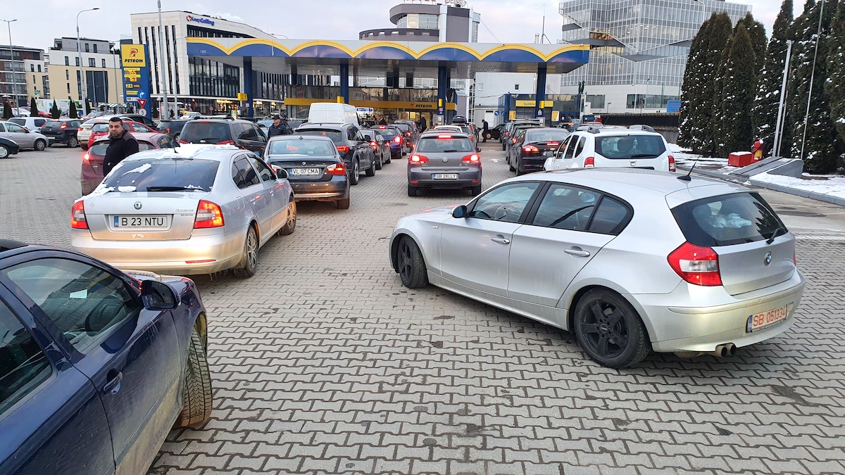 Isteria prețului la carburanți. Joi dimineață, la nicio benzinărie din Sibiu prețul nu ajunge la 10 lei