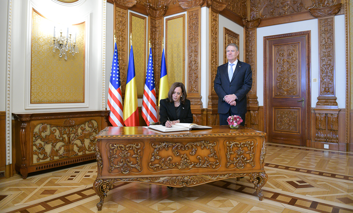 Vicepreşedintele SUA, Kamala Harris despre România: „Extraordinară în generozitatea şi curajul demonstrate”