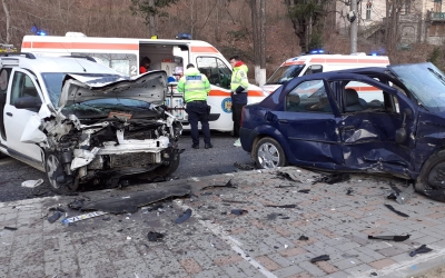 Accident cu patru victime la intrare pe Valea Oltului, în Călimănești