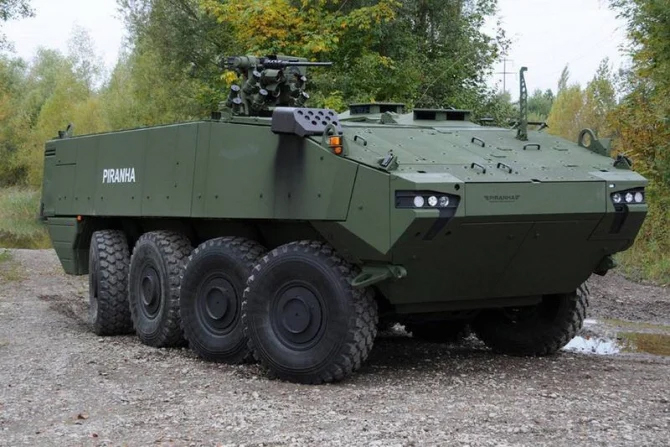 Uzina Mecanică Bucureşti va construi vehicule blindate Piranha