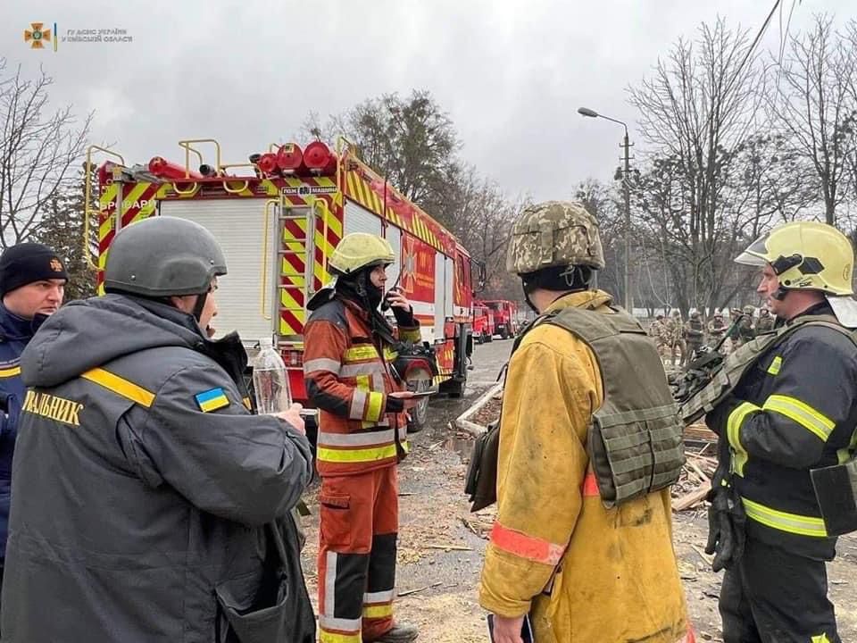 Cel puţin 10 persoane ce stăteau la coadă la pâine au fost ucise într-un bombardament rusesc la Cernigov