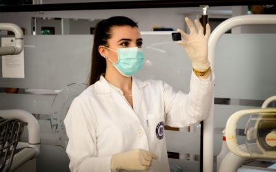 Interviu cu un medic stomatolog: „Fast and Fixed este solutia recomandata in multe situatii“