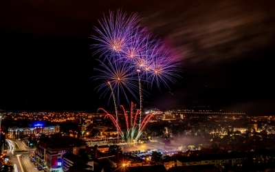 Adio, artificii! Festivalul de Teatru de la Sibiu anunță spectacole aeriene cu drone în locul artificiilor