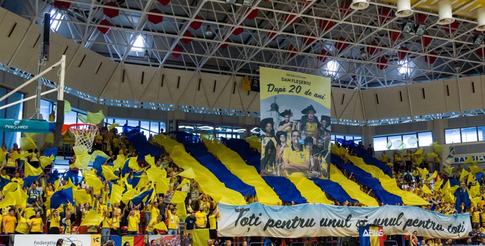 Fanii BC CSU Sibiu se alătură campaniilor pentru ucraineni. „Galben albastru sunt culori frumoase, galben albastru sunt victorioase!