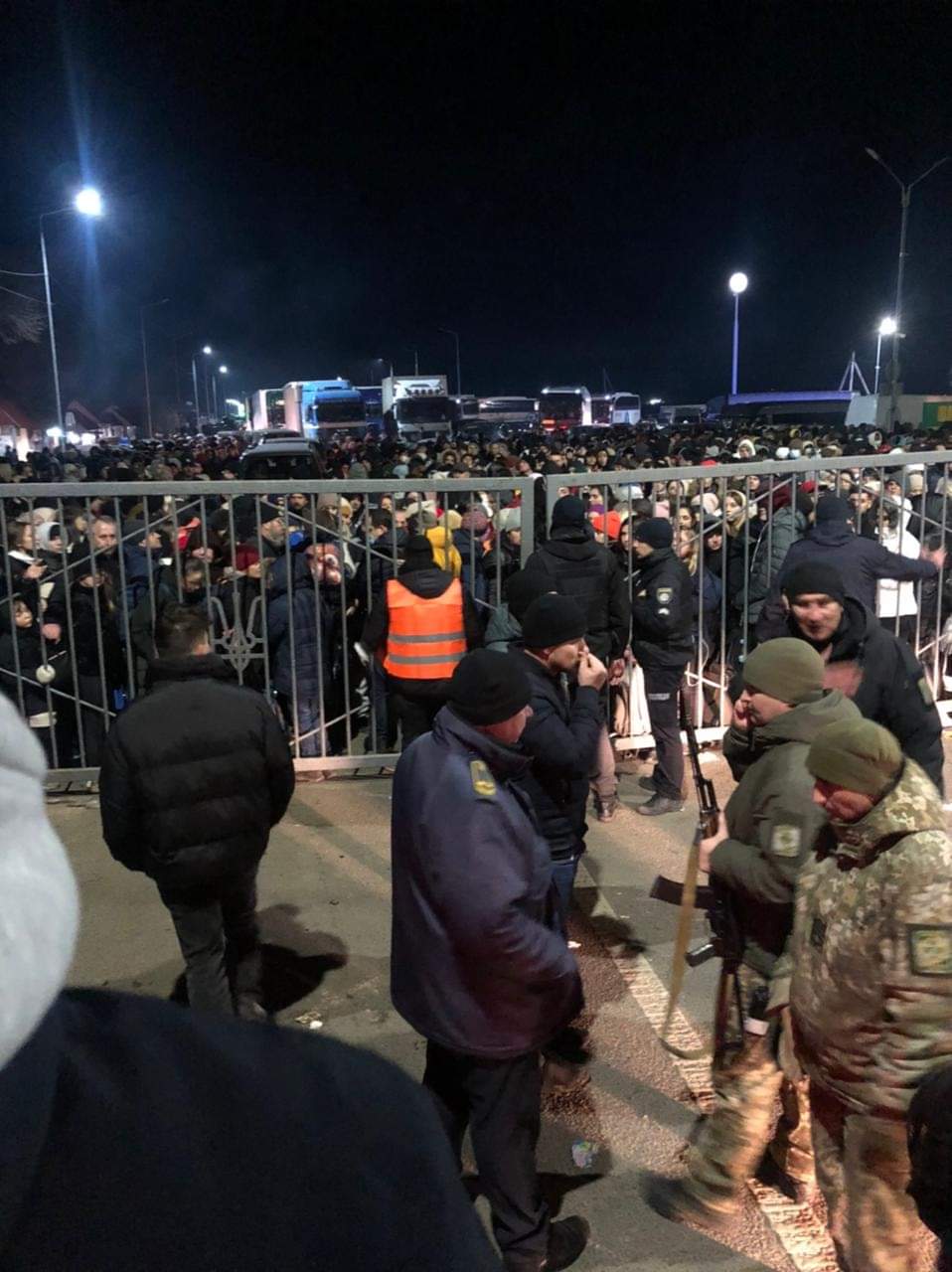 Aproape 900.000 de persoane au plecat din Ucraina de când a început războiul