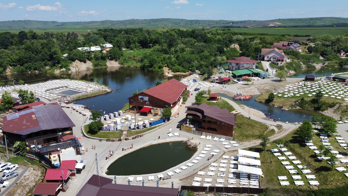 Sibienii și turiștii care ajung la Ocna Sibiului își vor putea încărca gratuit mașinile electrice