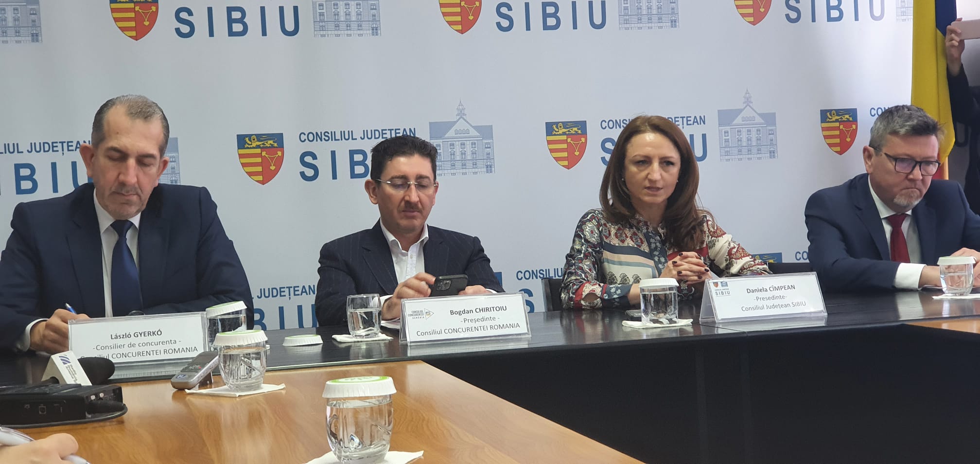 Consiliul Concurenței investighează o posibilă înțelegere între marile companii din Sibiu. Ținta: Salariile angajaților plafonate artificial