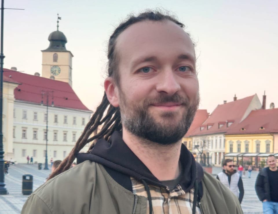 Ucraineanul care a reunit refugiații din Sibiu pe Whatsapp și Telegram: „Curând vom avea un loc fizic în care să ne întâlnim”