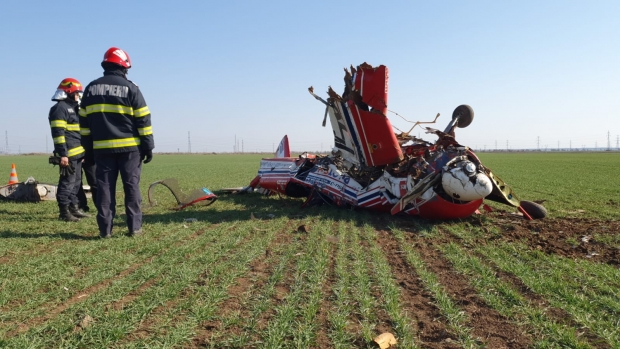 VIDEO-Un avion de acrobație s-a prăbușit în județul Prahova. Pilotul a murit