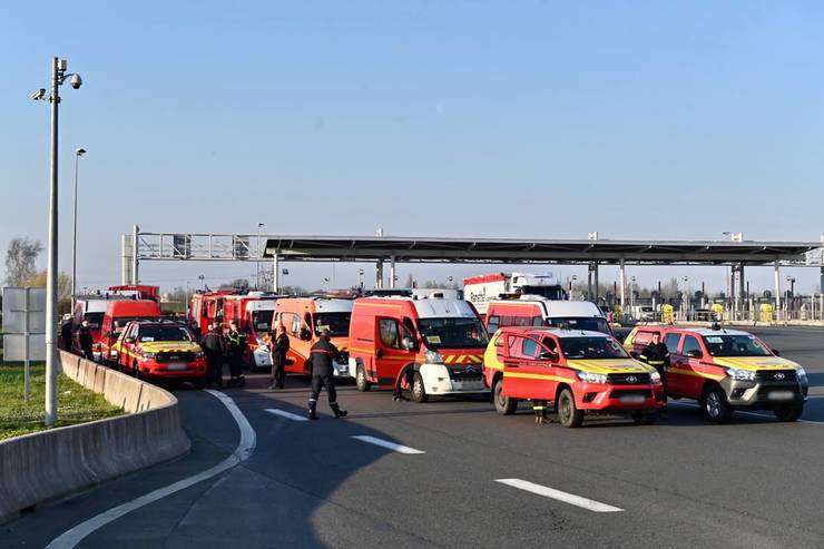 VIDEO Un convoi umanitar din Franţa a ajuns în HUB-ul de la Suceava