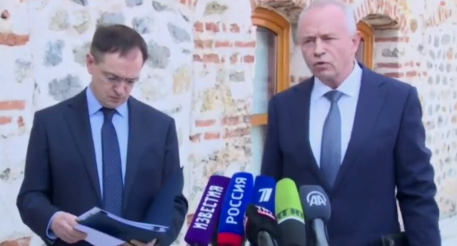 Negocieri de pace: Rusia anunță că reduce acțiunile militare spre Kiev și Cernihiv, iar Ucraina propune neutralitate în schimbul garanțiilor de securitate