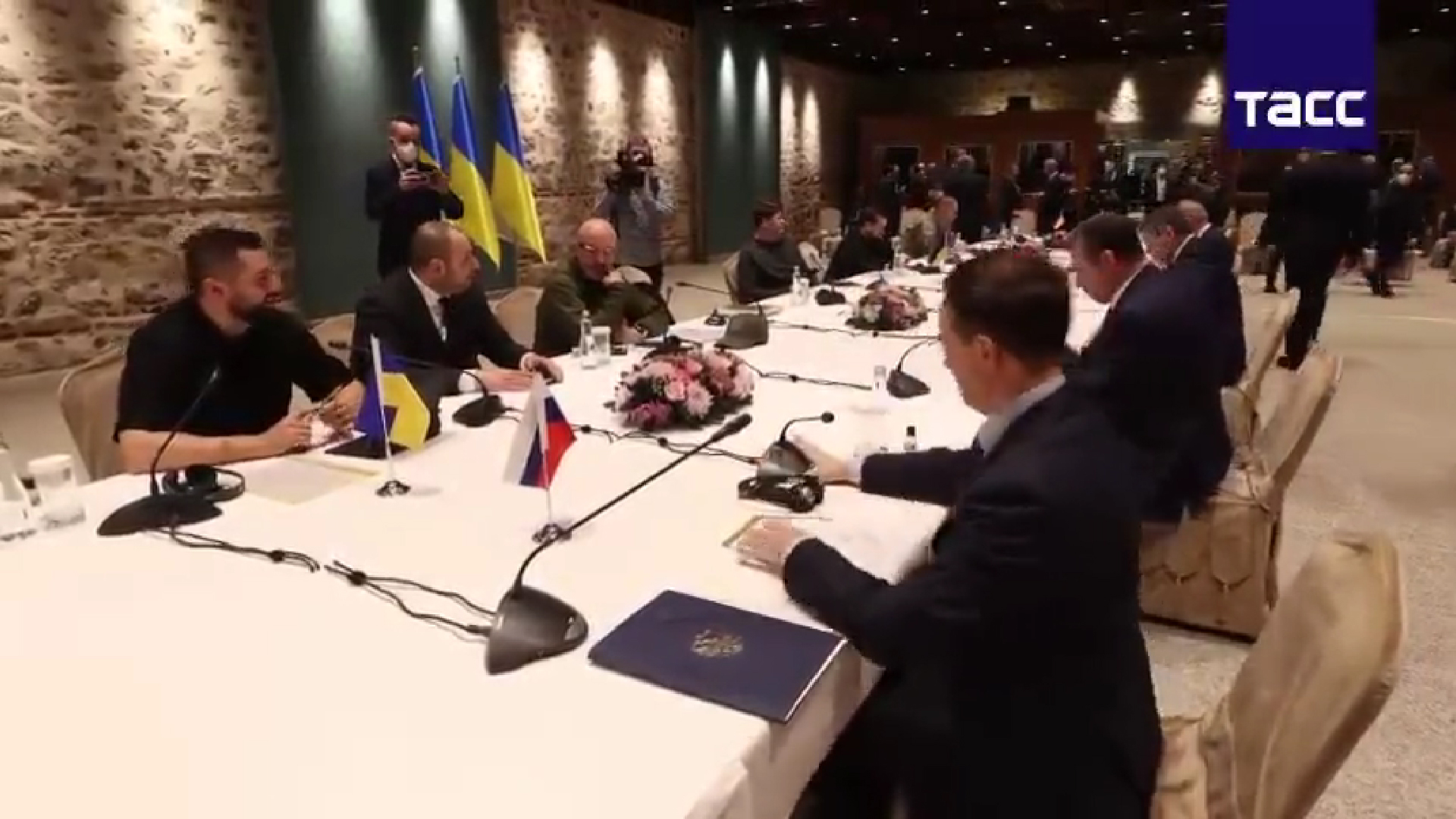 FT: Rusia va renunţa la „denazificarea” Ucrainei şi este dispusă să accepte aderarea acestei ţări la UE