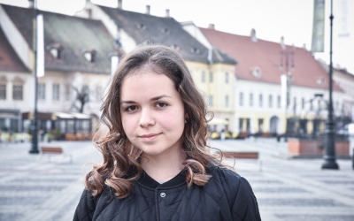 Beatrice Cristea este singura elevă din Sibiu calificată la trei olimpiade naționale: „încerc să găsesc în orice o bucurie”